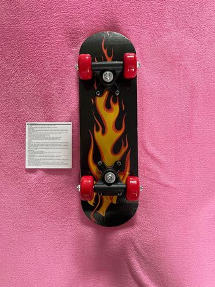 Skateboard pour enfant motif flammes - photo numéro 1