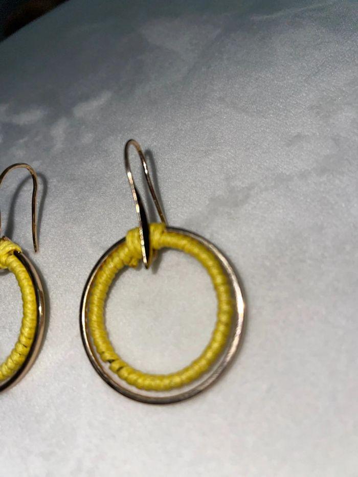 Boucles d’oreilles couleur jaune/doré - photo numéro 3