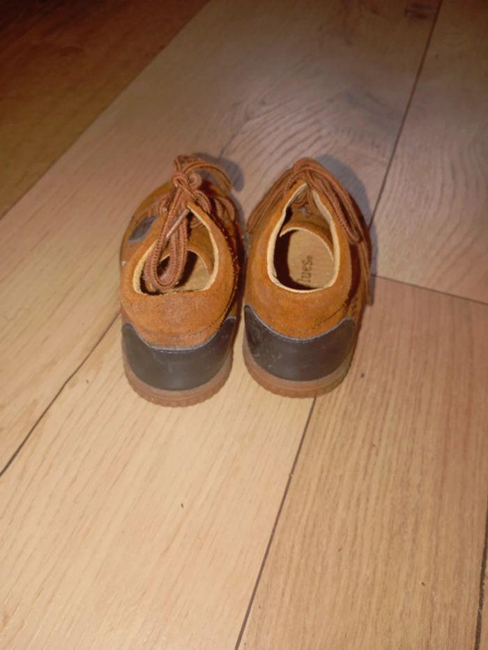 Chaussure bébé taille 18 - photo numéro 2