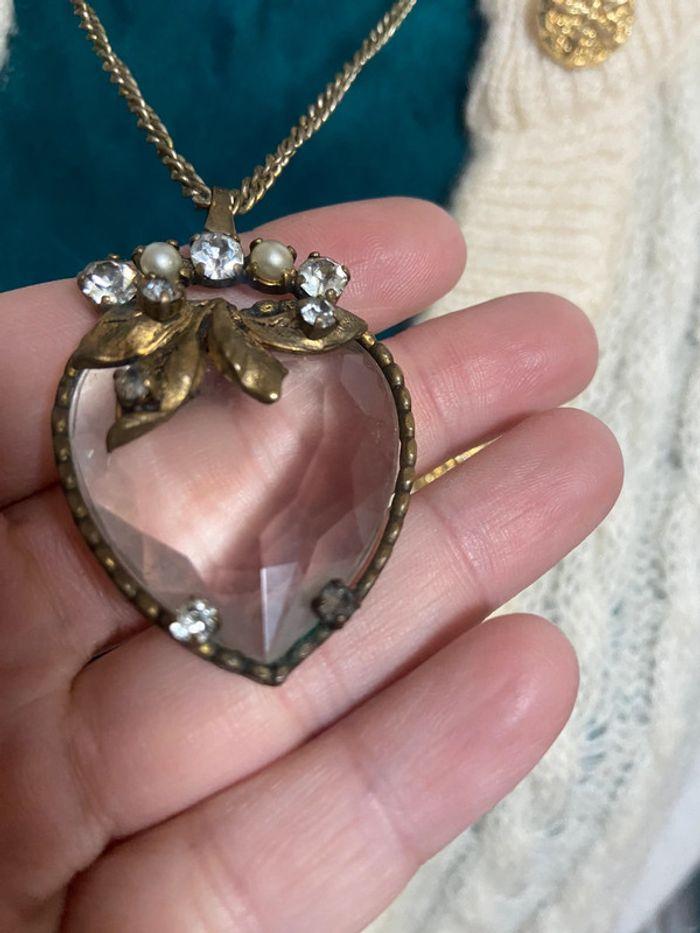 Vend collier vintage avec pendentif en forme de coeur - photo numéro 2