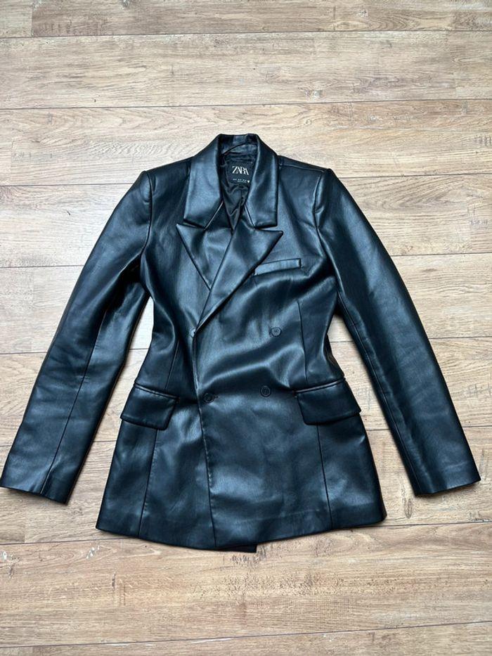 Long blazer en similicuir noir, Zara taille S - photo numéro 1