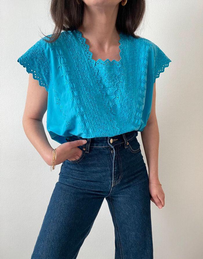 Top bleu à broderie anglaise - photo numéro 12