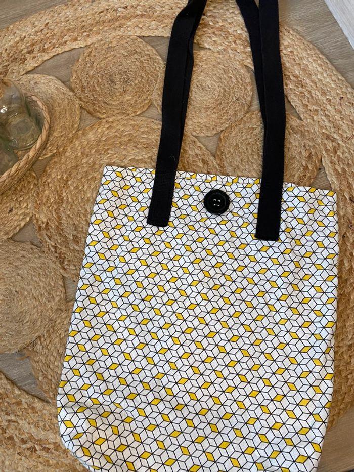 Sac tote bag motif géométrique blanc, noir, jaune - photo numéro 2