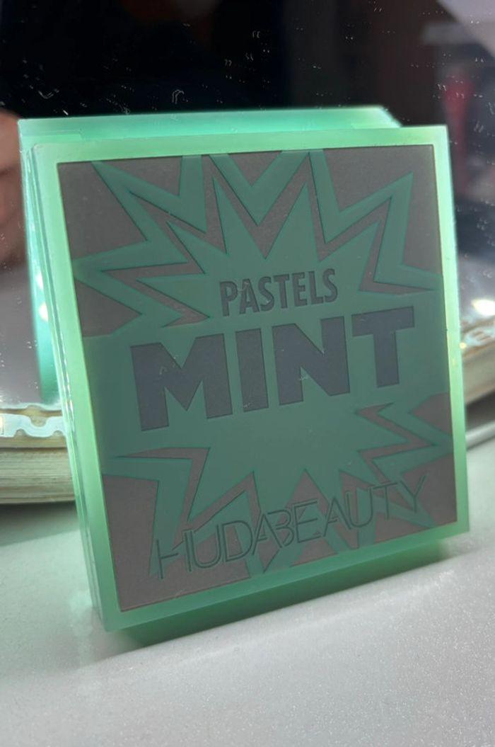 Palette huda beauty pastels mint - photo numéro 1