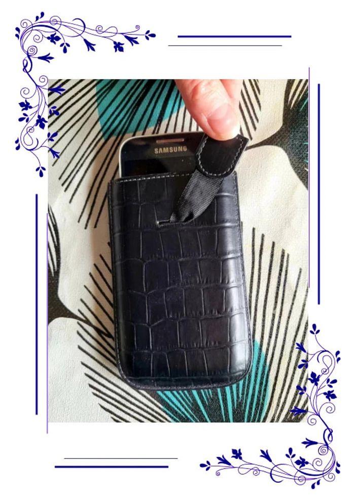 Housse pour smartphone en cuir façon croco - photo numéro 2