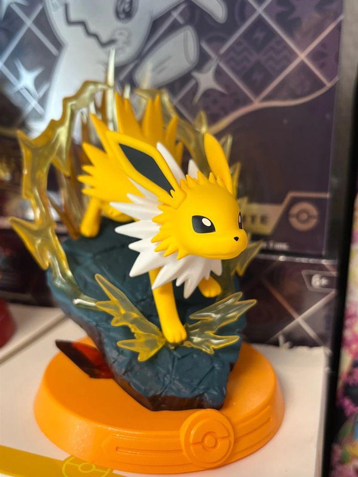 🔥 [PRO] Magnifique Duo de figurines Pyroli et Voltali Pokémon  neuve - boutique pro - Funism - photo numéro 17