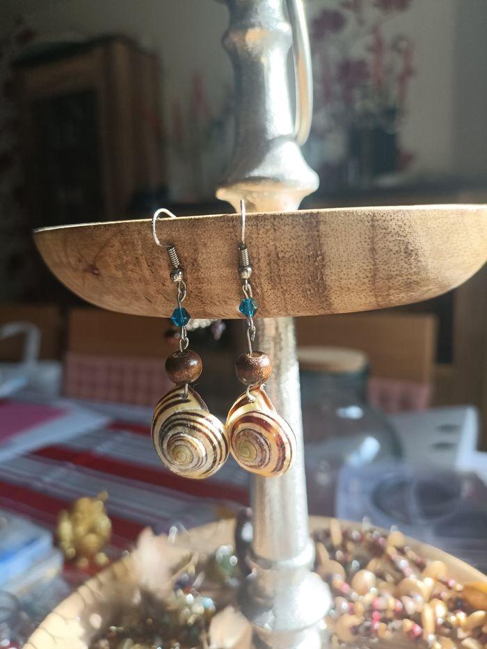 Boucles d'oreilles en coquilles d'escargot - photo numéro 3