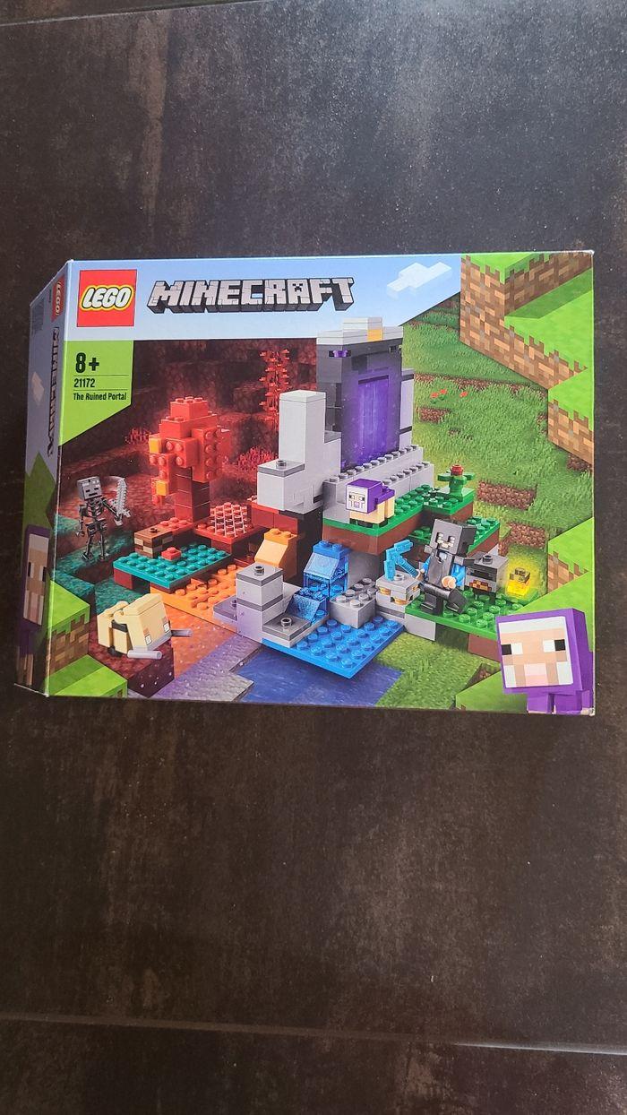 Lego Minecraft 21172leg - photo numéro 1