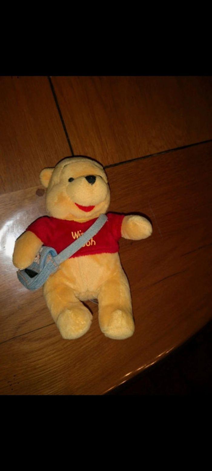 Peluche Winnie l'ourson 20 cm - photo numéro 1