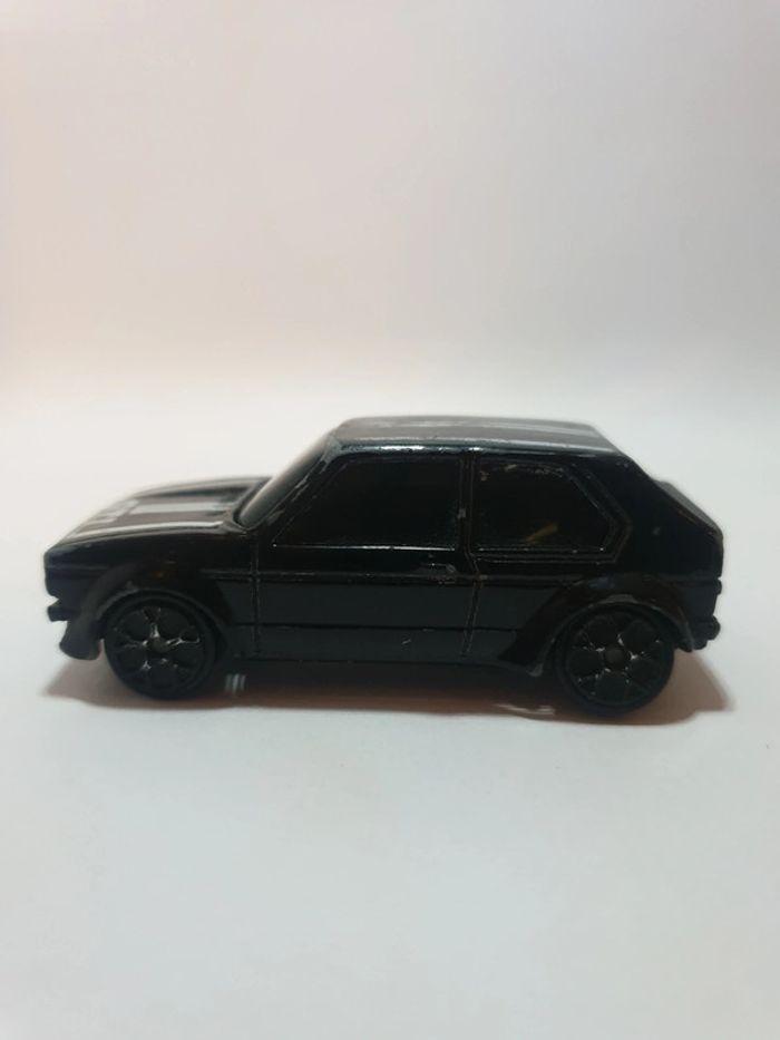 Maisto VW Golf GTI mk1 Black/White - 1/64 - photo numéro 11