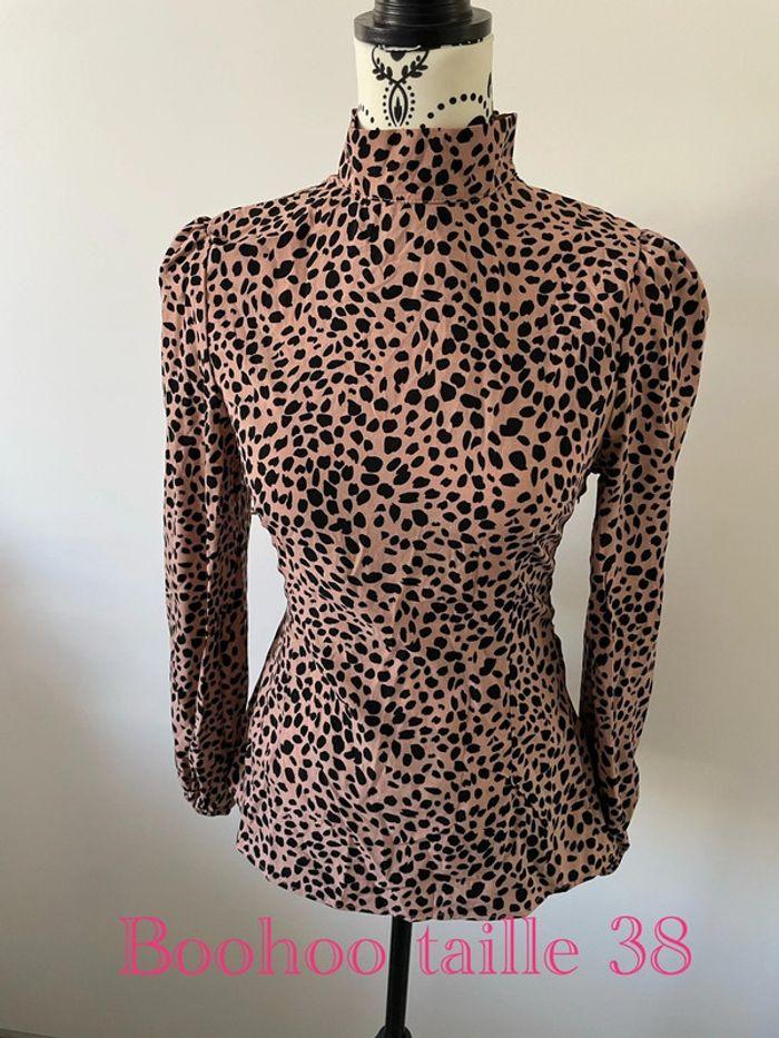 Blouse à manches longues beige rosé léopard noir noeud dos neuf boohoo taille 38 - photo numéro 1