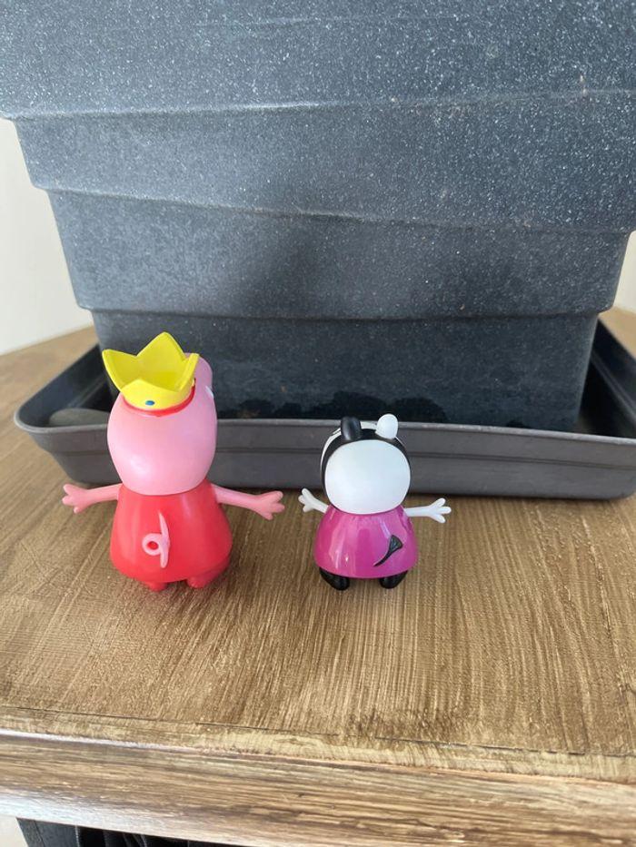 2 figurines Peppa pig - photo numéro 2