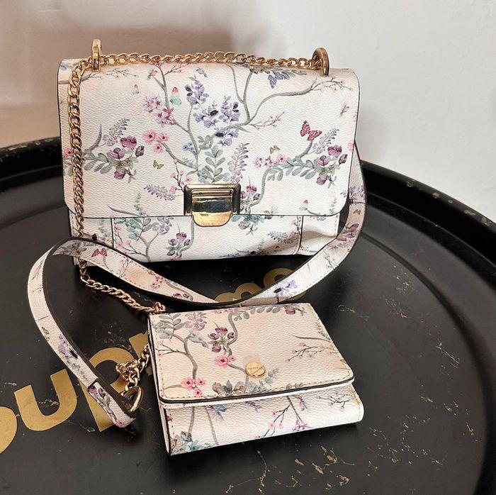 Sac à main Parfois porté épaules fleuri avec son portefeuille - photo numéro 1