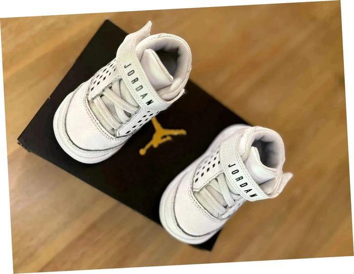 Baskets Nike Jordan taille 19,5 - photo numéro 3