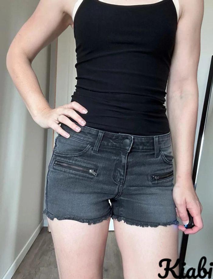 Short en jean noir Kiabi taille 38 💖 - photo numéro 5