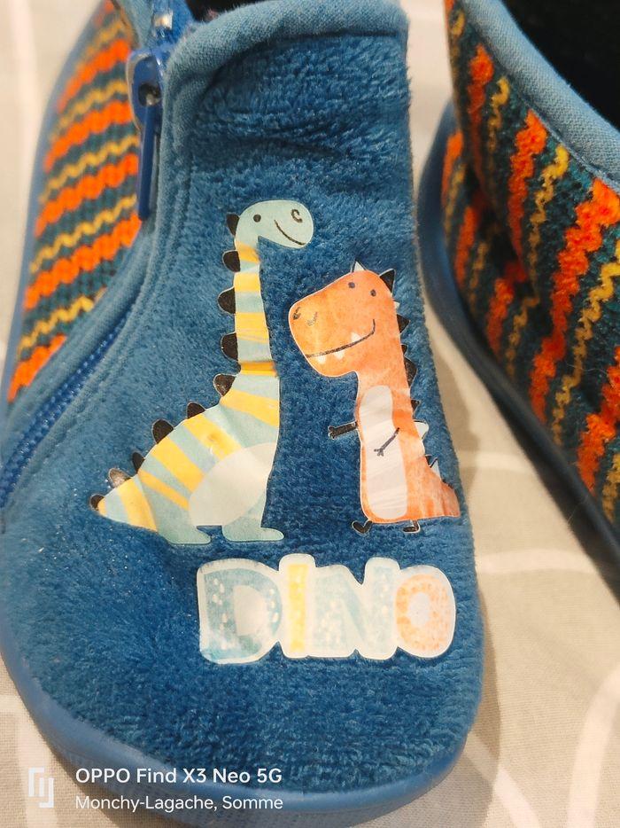 Chaussons dino mixte pointure 21 à 0€50 -50% dès 2 achetés - photo numéro 3