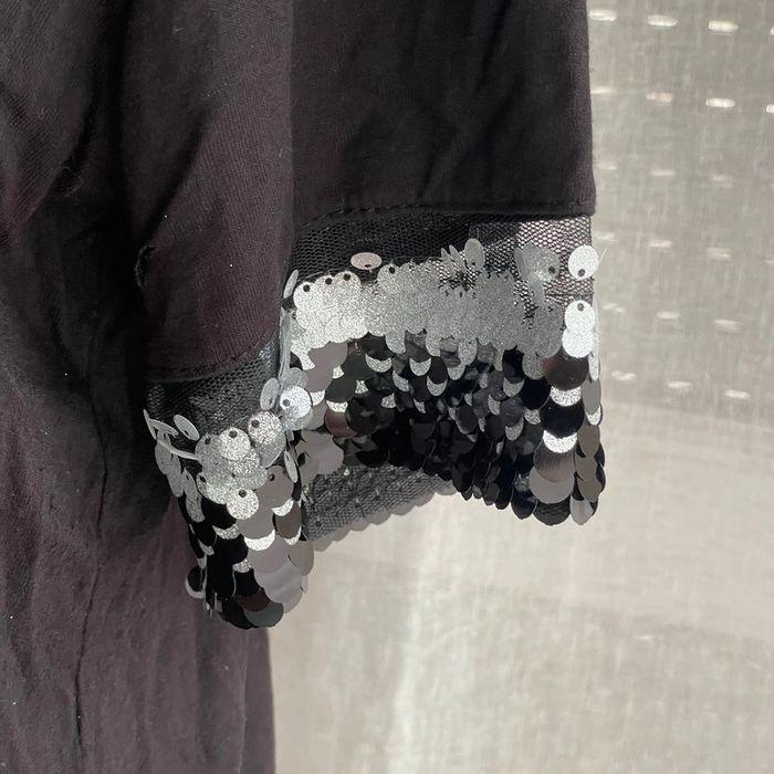 T-shirt noir avec strass en bas et sur les bras - photo numéro 3