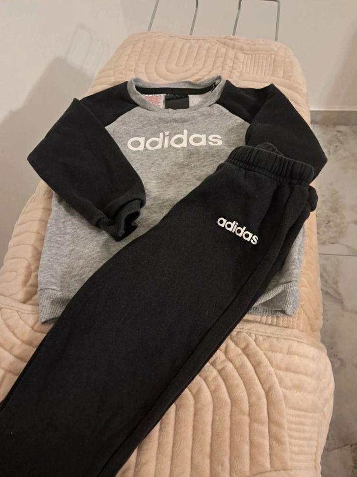 Ensemble jogging Adidas 18/24 - photo numéro 1