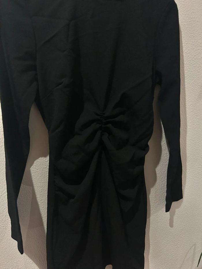 Robe noire ajustée taille s Zara - photo numéro 1