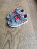 Nike fille grise et rose pointure 22