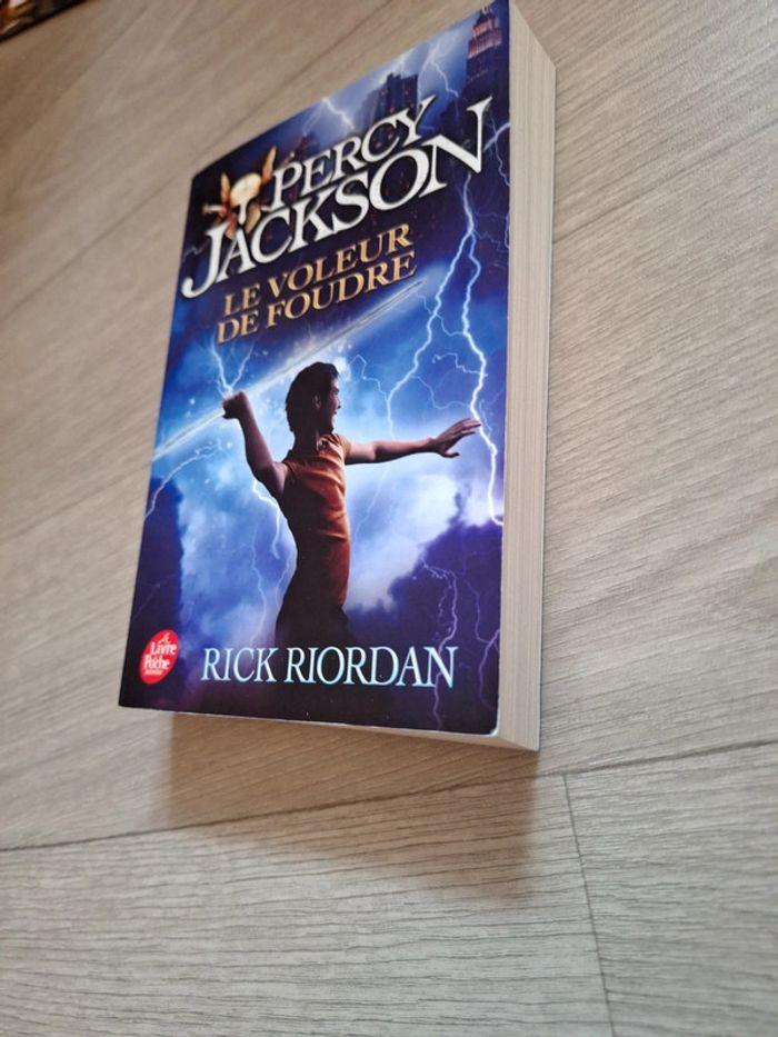 Percy Jackson Le voleur de foudre Rick Riordan - photo numéro 3