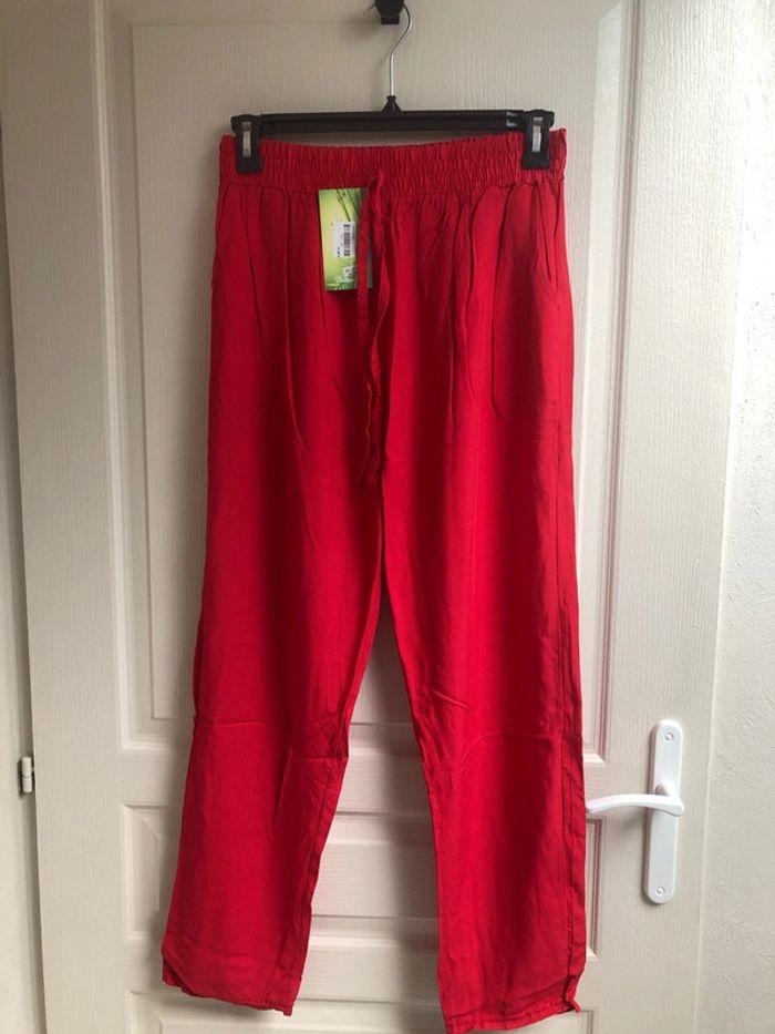 Pantalon léger rouge taille 40 neuf - photo numéro 1