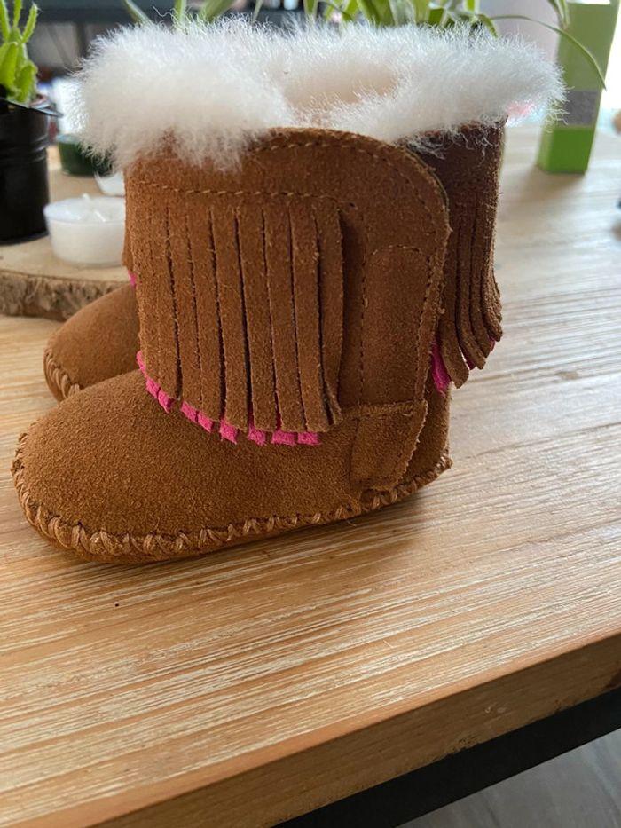 Ugg bébé fille taille 16 - photo numéro 2