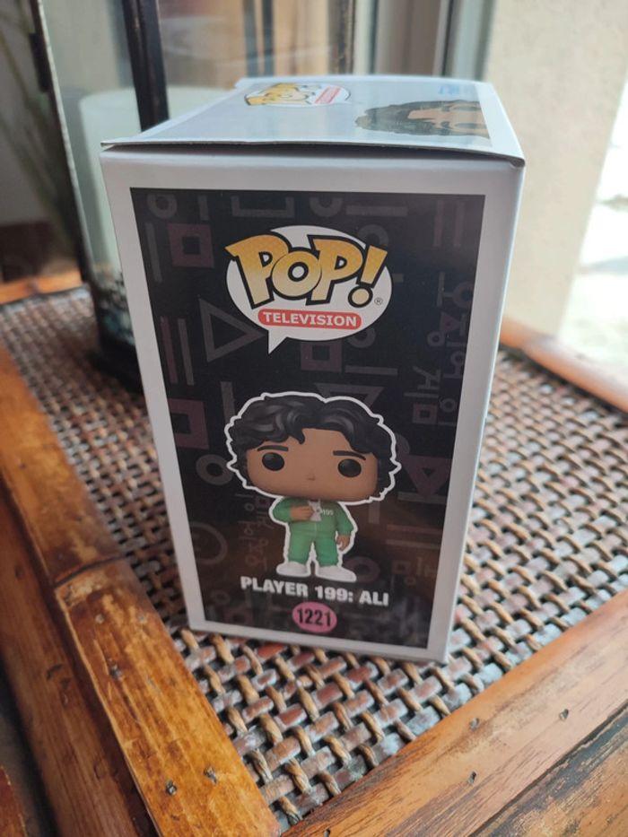 Squid game funko pop Netflix 1221 player 199 Ali - photo numéro 4