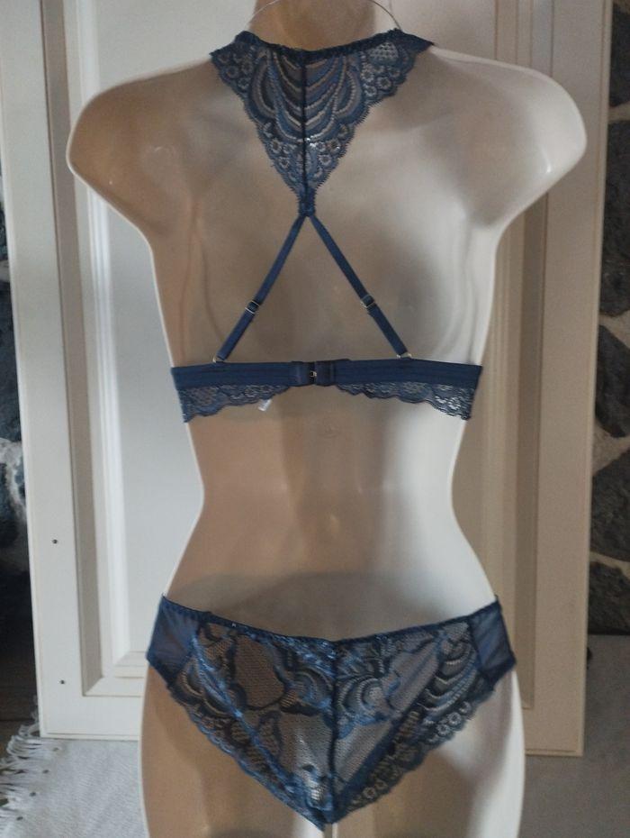 Ensemble de lingerie neuf triangle sans armatures, dos papillon, culotte sans couture derrière. S pour le haut et M pour le bas - photo numéro 4