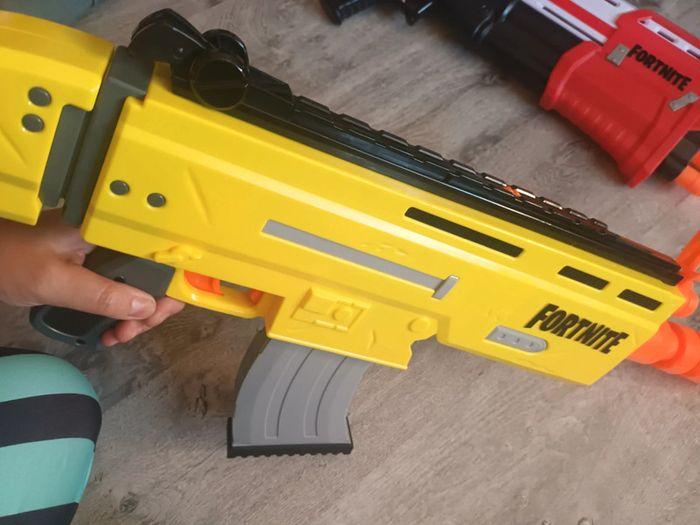 Scare nerf fortnite électronique vendu avec 10 balles - photo numéro 3