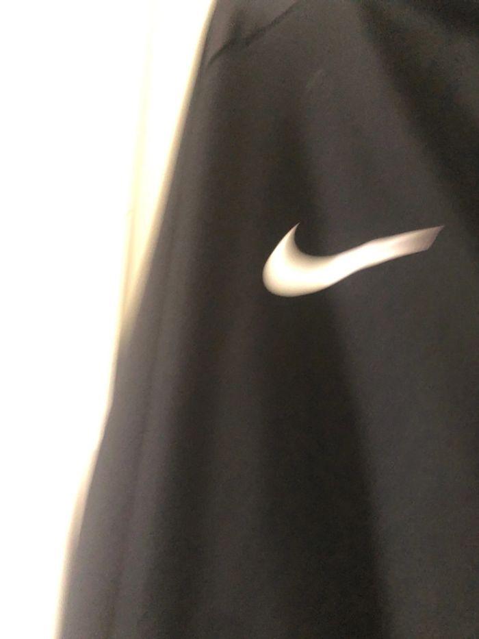 Haut de survêtement Nike . Taille XL - photo numéro 4