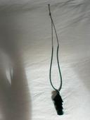 Collier vert à pompom