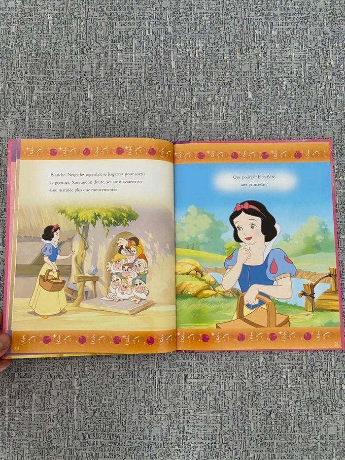 Livre Disney Blanche Neige une journée mouvementée - photo numéro 6