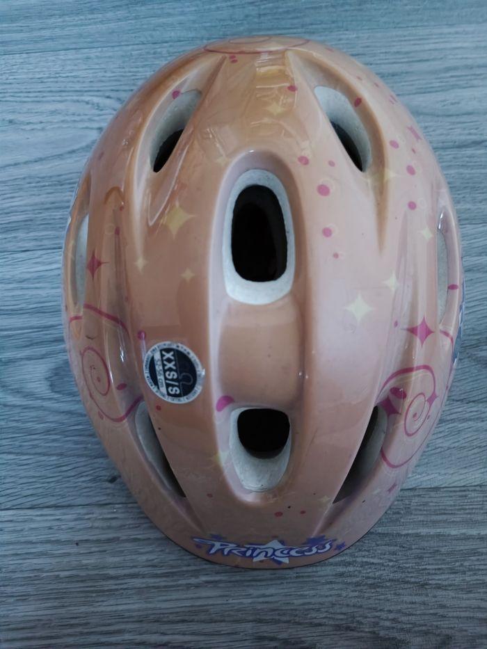 À SAISIR : Casque de Protection Vélo Fille Décathlon (52-56 cm) - photo numéro 1