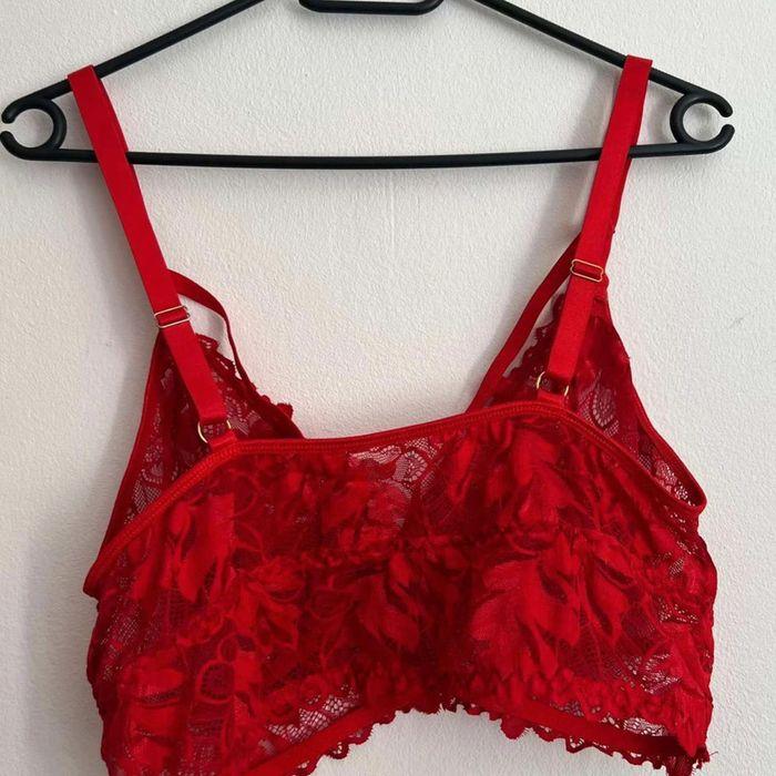 Soutien-gorge  rouge - photo numéro 3