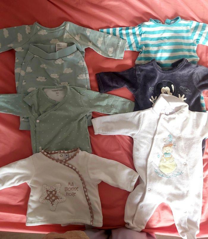 Lot pyjama et gilet bébé 3 mois - photo numéro 1