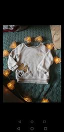 Pull minie blanc tout doux avec motifs dorés