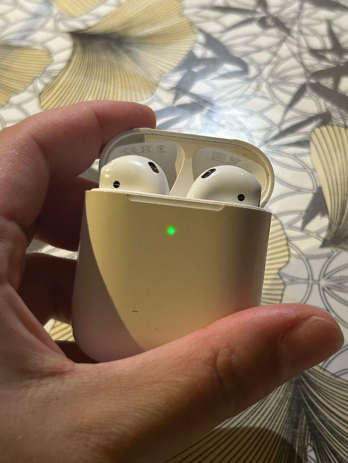 AirPods 2 + boîtier - photo numéro 2