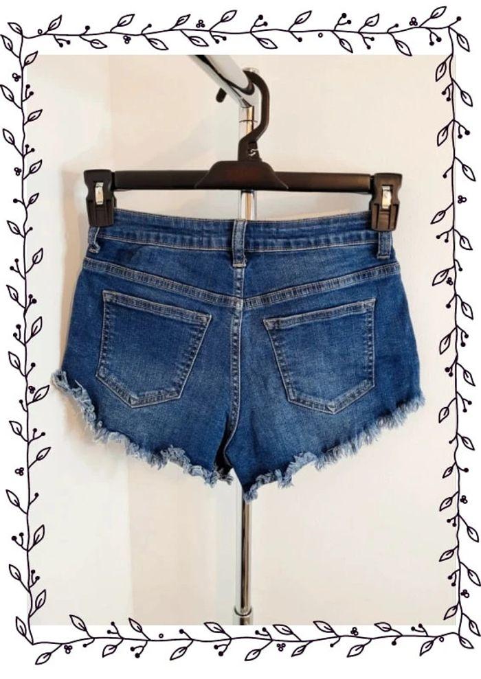 Beau mini-short Zara taille 34 - photo numéro 3