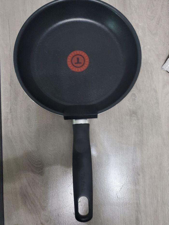 Poêle TEFAL 24cm Neuve. - photo numéro 2