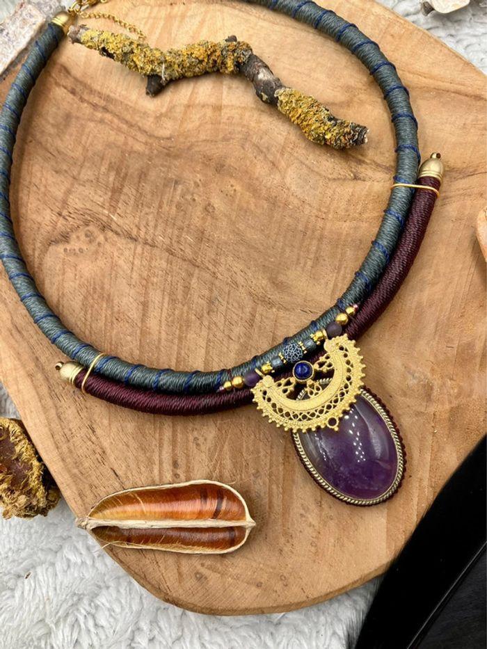 Collier torque ras de cou en macramé avec pierre d’Améthyste et Lapis Lazuli - photo numéro 1