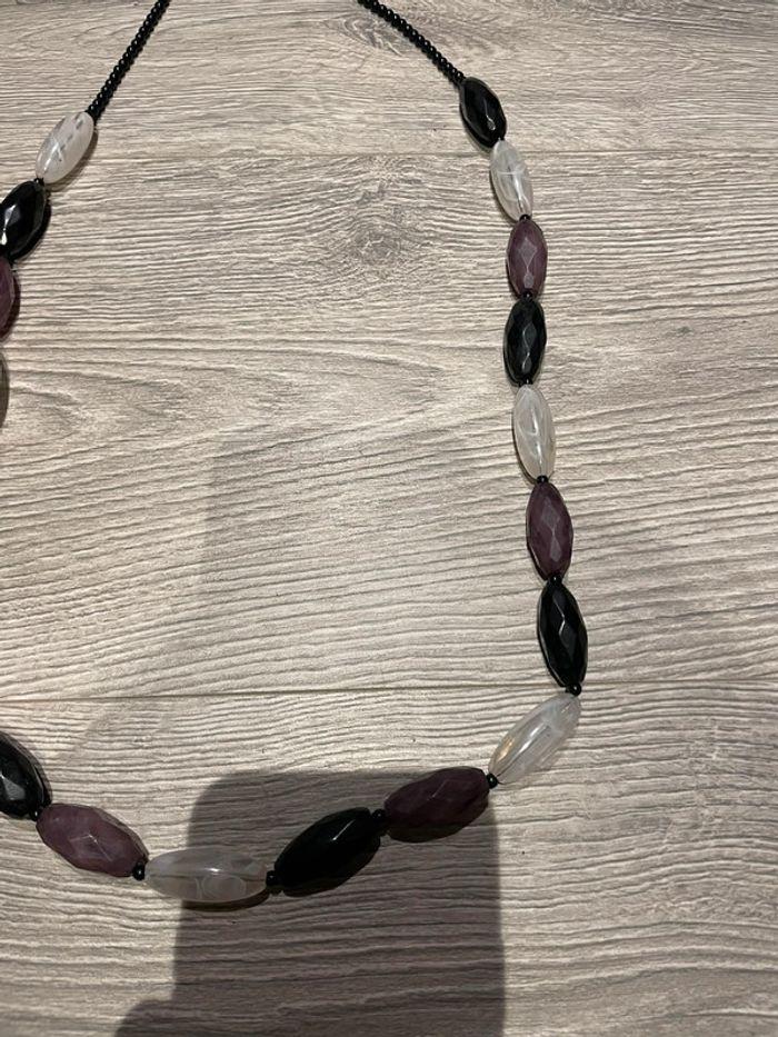 Collier long sautoir à perles noir blanc violet - photo numéro 2