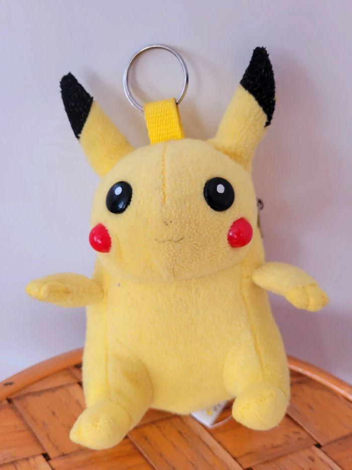 Peluche doudou Pokémon Pikachu 1999 Nintendo - photo numéro 2