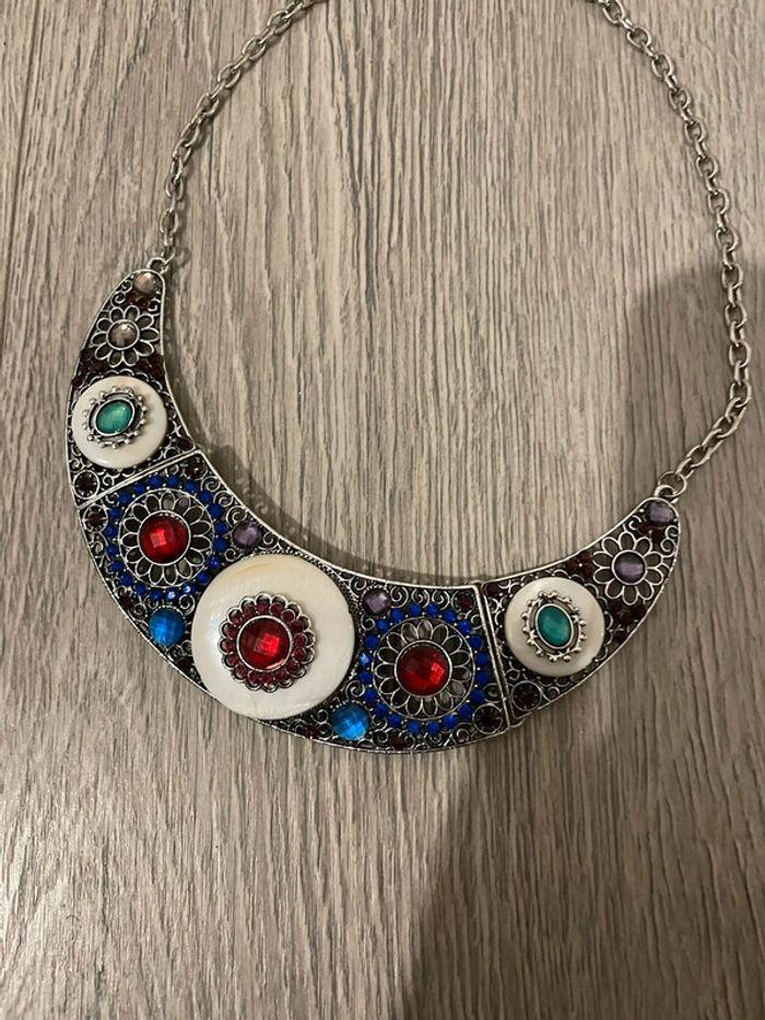 Collier argenté fantaisie à strass rouge bleu et turquoise - photo numéro 2