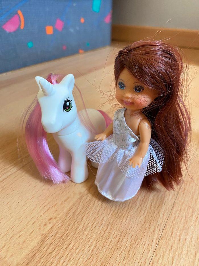 Petite poupée + licorne