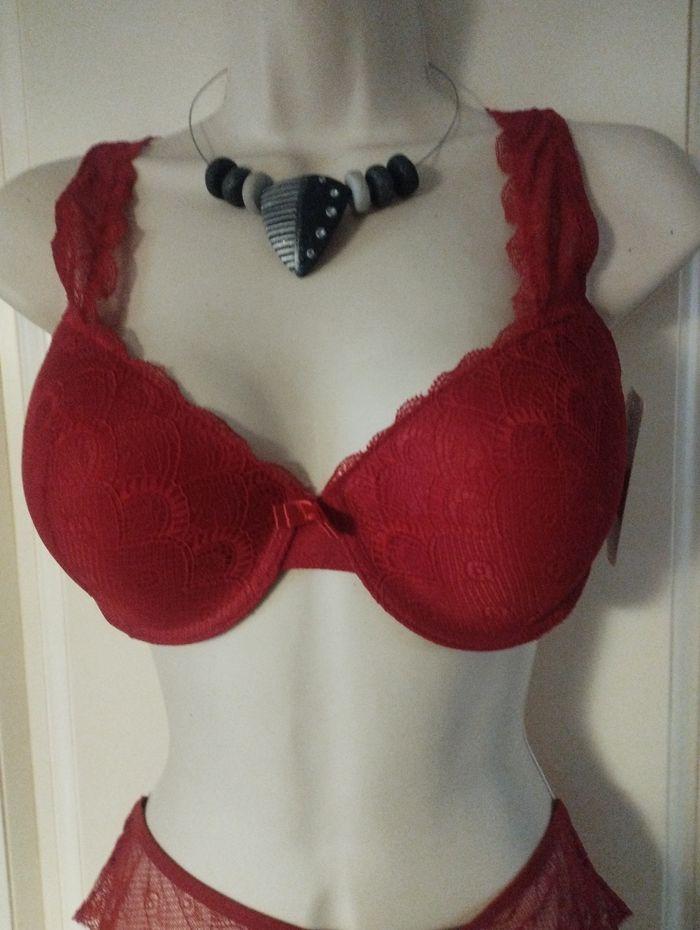 Ensemble lde lingerie neuf avec armatures léger rembourrage. 95C et L  ou XL pour le tanga - photo numéro 2