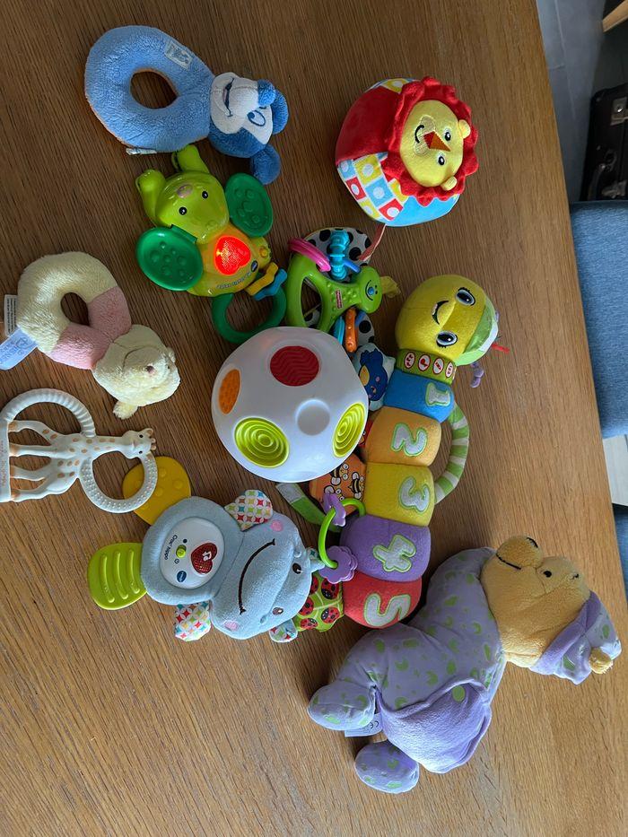 Lot de jouets d’éveil bébé - photo numéro 1