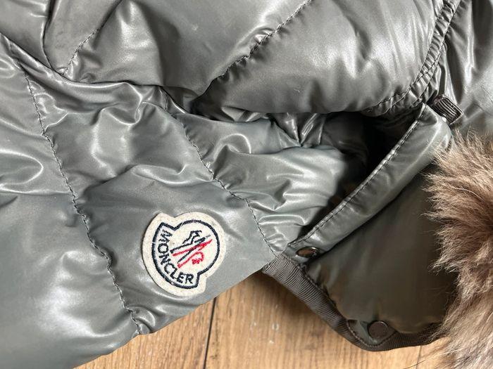 Doudoune à capuche Moncler en duvet gris taille XS cintrée chaude - photo numéro 13