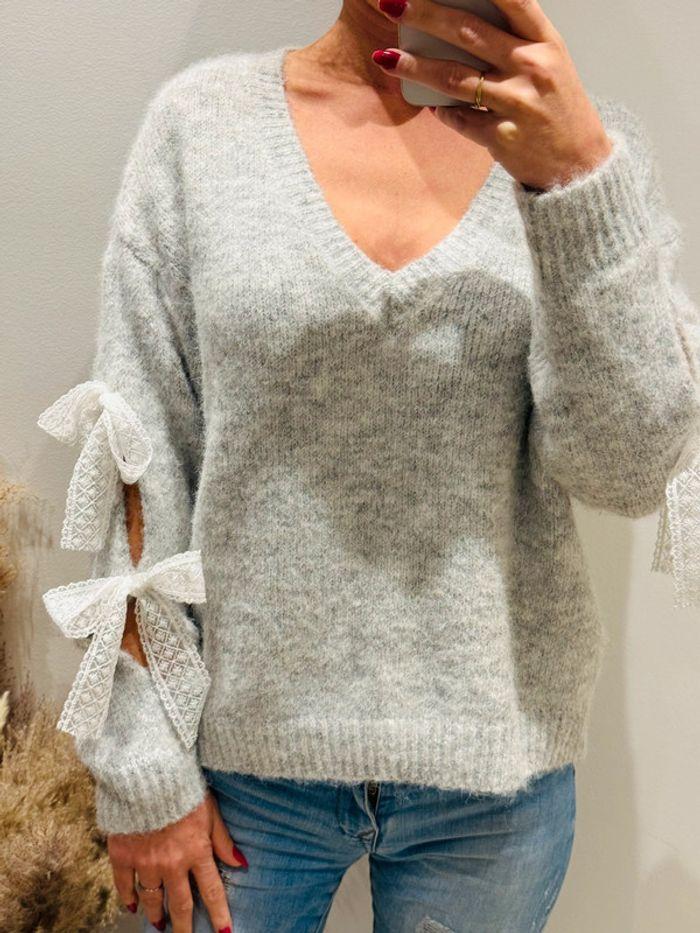 💐 Pull gris col V laine et noeud dentelle TU 36/42 - photo numéro 2