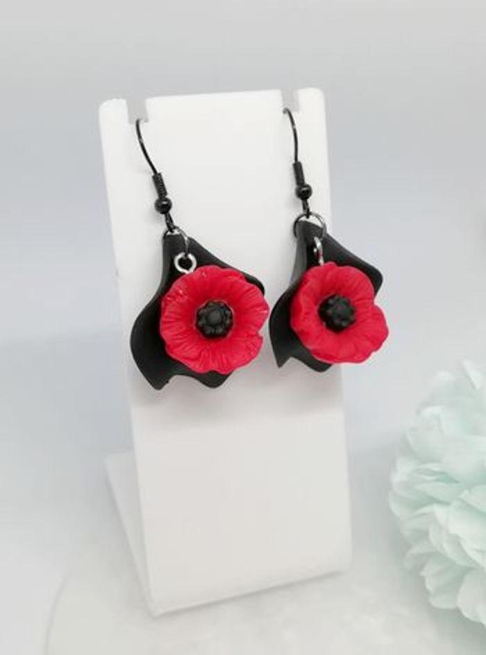 Boucles d'oreilles coquelicot rouge et pétale noire - photo numéro 2